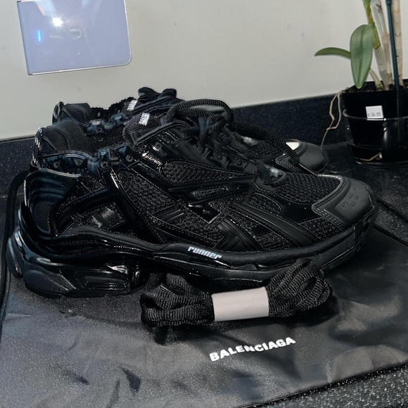 Balenciaga runner Men's Glossy Black Athletic Shoes - Picture 1 of 4